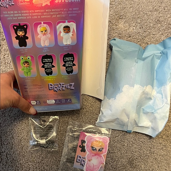 Bratziez Angel Chloe Doll with Accessories - Picture 4 of 4